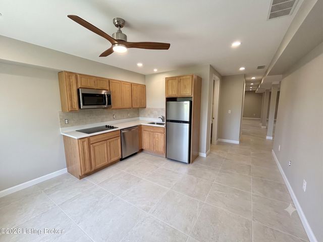 3400 S Camden Ln, Crestwood, KY 40014