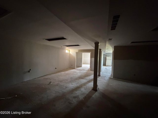3400 S Camden Ln, Crestwood, KY 40014