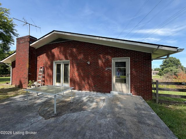 3400 S Camden Ln, Crestwood, KY 40014