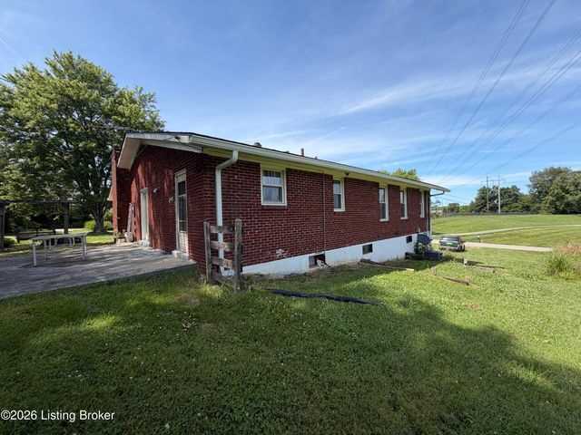 3400 S Camden Ln, Crestwood, KY 40014