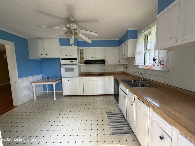 3400 S Camden Ln, Crestwood, KY 40014