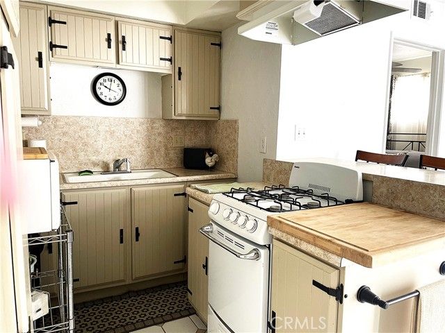 22050 Tulsa, Chatsworth (los Angeles), CA 91311