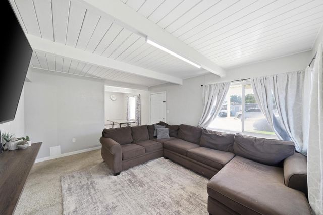 1475 Upland Dr, Yuba City, CA 95991