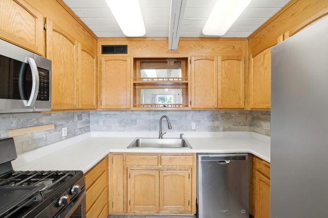 1475 Upland Dr, Yuba City, CA 95991
