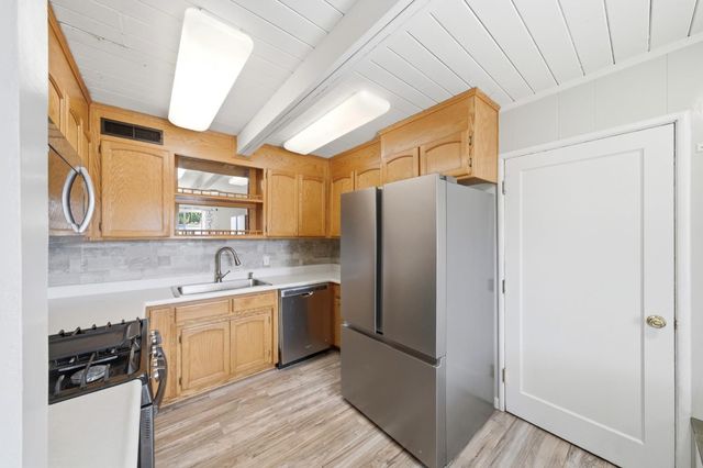 1475 Upland Dr, Yuba City, CA 95991