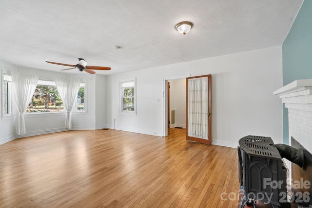 832 Sand Hill Road, Asheville, NC 28806