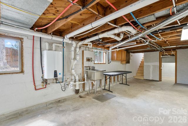 832 Sand Hill Road, Asheville, NC 28806