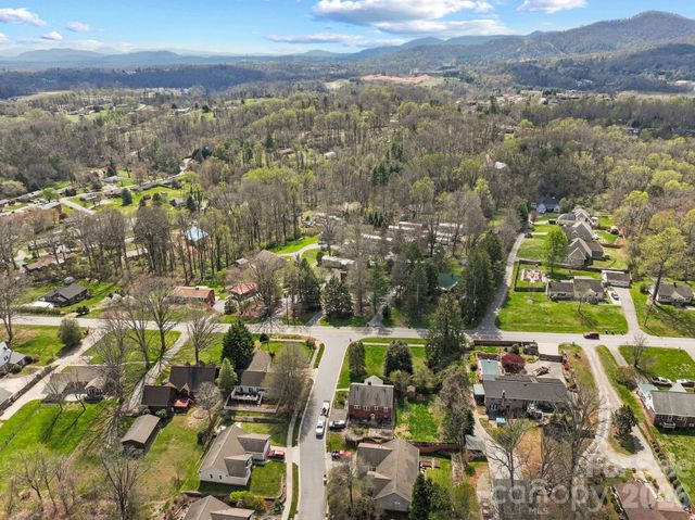 832 Sand Hill Road, Asheville, NC 28806