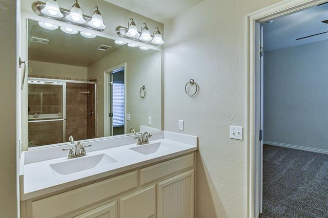 10556 NW 35th Street, Yukon, OK 73099