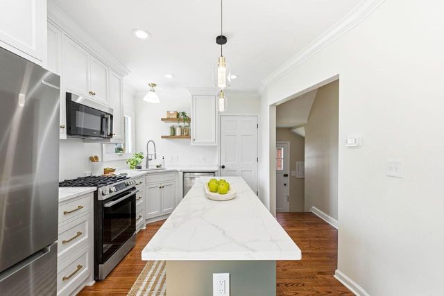 5159 N Santa Monica BOULEVARD, Whitefish Bay, WI 53217