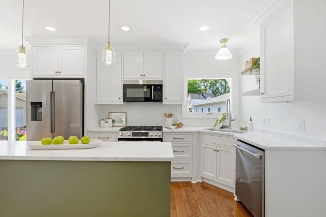 5159 N Santa Monica BOULEVARD, Whitefish Bay, WI 53217
