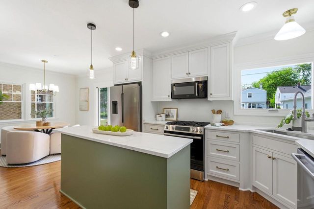 5159 N Santa Monica BOULEVARD, Whitefish Bay, WI 53217