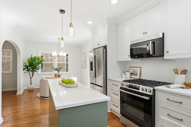 5159 N Santa Monica BOULEVARD, Whitefish Bay, WI 53217