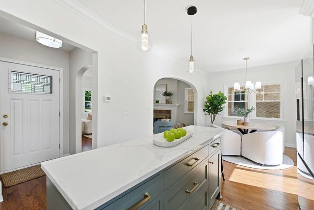 5159 N Santa Monica BOULEVARD, Whitefish Bay, WI 53217
