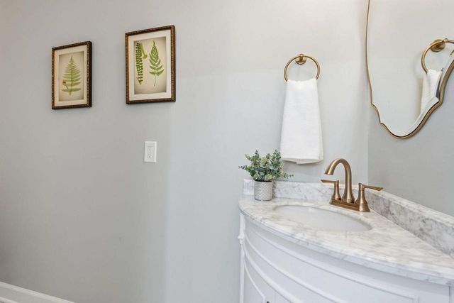 5159 N Santa Monica BOULEVARD, Whitefish Bay, WI 53217