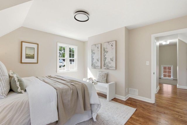 5159 N Santa Monica BOULEVARD, Whitefish Bay, WI 53217