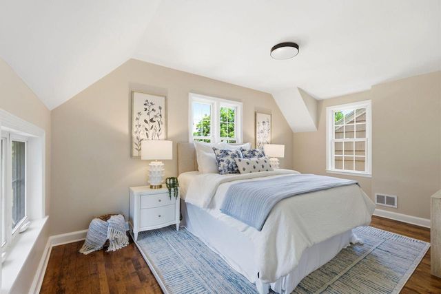 5159 N Santa Monica BOULEVARD, Whitefish Bay, WI 53217
