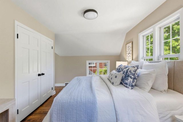 5159 N Santa Monica BOULEVARD, Whitefish Bay, WI 53217
