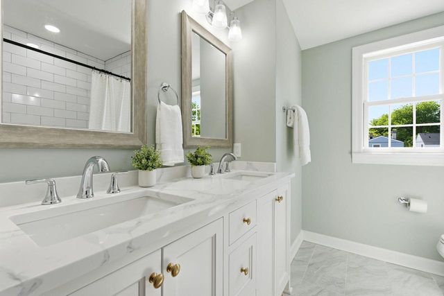 5159 N Santa Monica BOULEVARD, Whitefish Bay, WI 53217