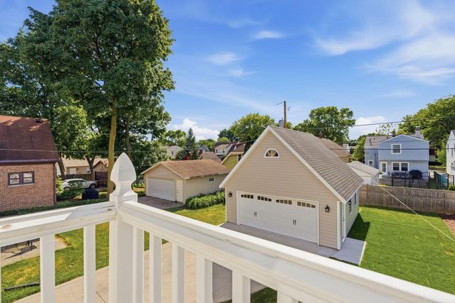 5159 N Santa Monica BOULEVARD, Whitefish Bay, WI 53217