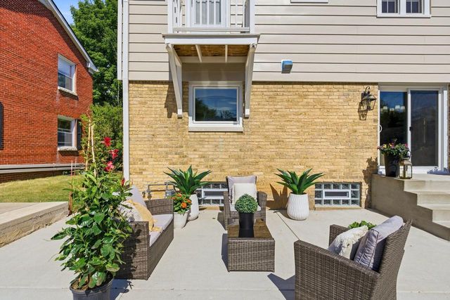 5159 N Santa Monica BOULEVARD, Whitefish Bay, WI 53217
