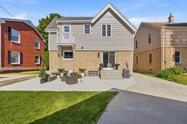5159 N Santa Monica BOULEVARD, Whitefish Bay, WI 53217