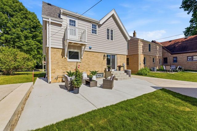 5159 N Santa Monica BOULEVARD, Whitefish Bay, WI 53217