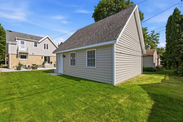 5159 N Santa Monica BOULEVARD, Whitefish Bay, WI 53217