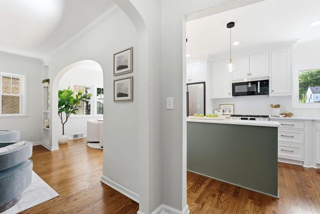 5159 N Santa Monica BOULEVARD, Whitefish Bay, WI 53217