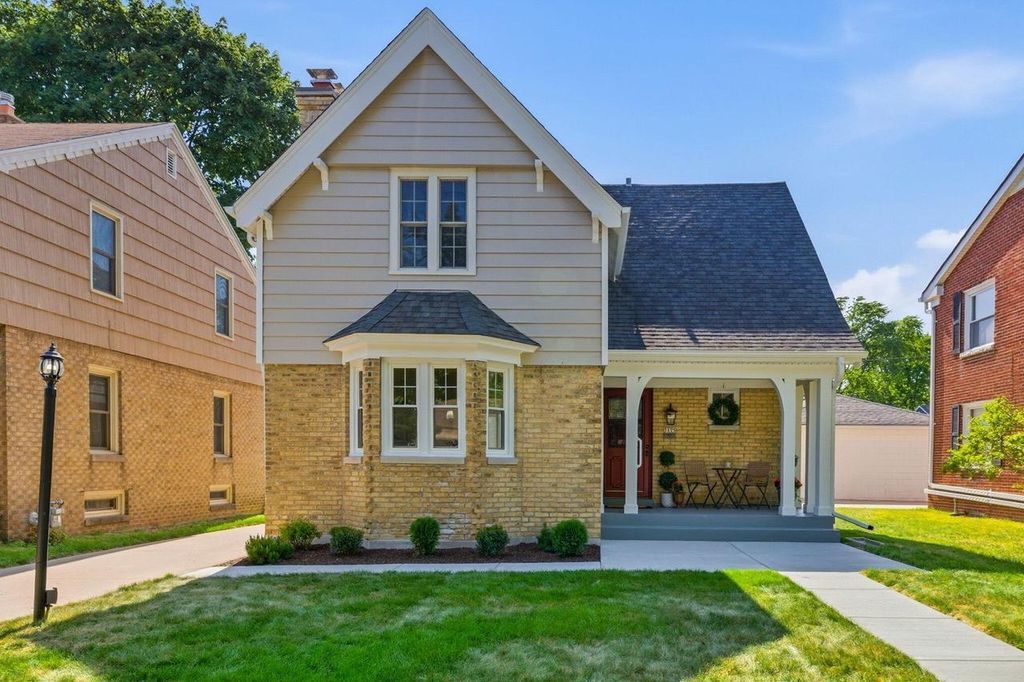 5159 N Santa Monica BOULEVARD, Whitefish Bay, WI 53217