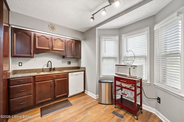 3008 Freys Hill Rd, Louisville, KY 40241