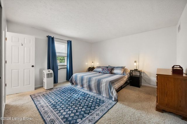 3008 Freys Hill Rd, Louisville, KY 40241