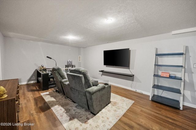 3008 Freys Hill Rd, Louisville, KY 40241
