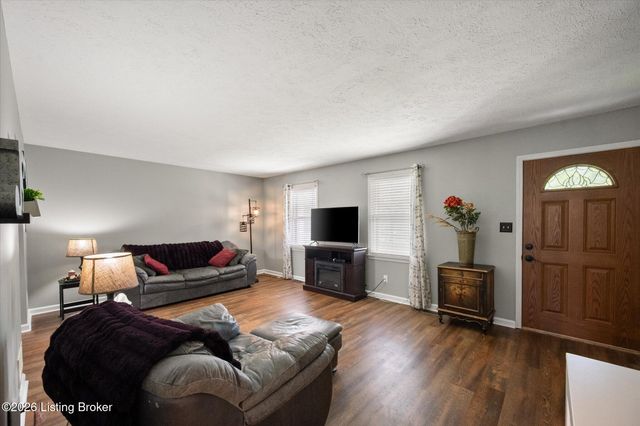 3008 Freys Hill Rd, Louisville, KY 40241