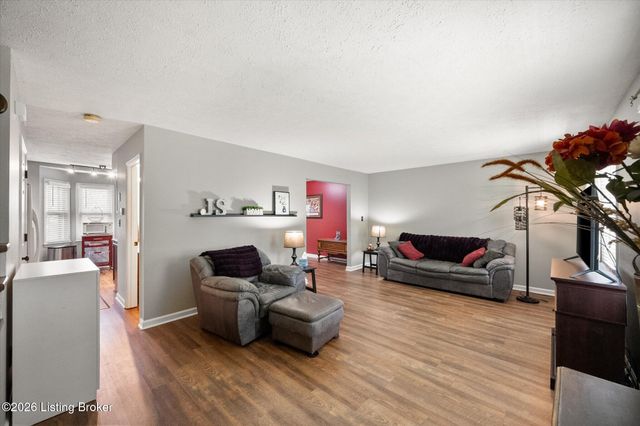 3008 Freys Hill Rd, Louisville, KY 40241