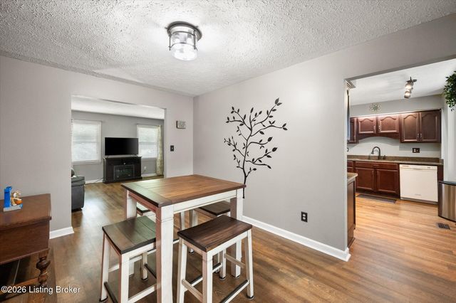 3008 Freys Hill Rd, Louisville, KY 40241