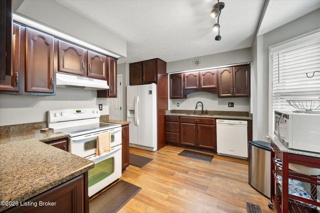 3008 Freys Hill Rd, Louisville, KY 40241