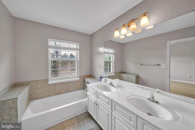 122 LONGPOINT WAY, Gaithersburg, MD 20878