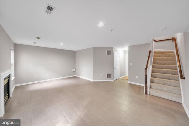 122 LONGPOINT WAY, Gaithersburg, MD 20878