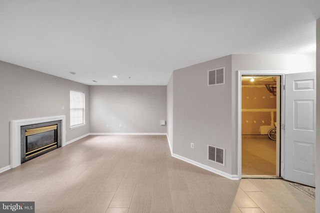 122 LONGPOINT WAY, Gaithersburg, MD 20878