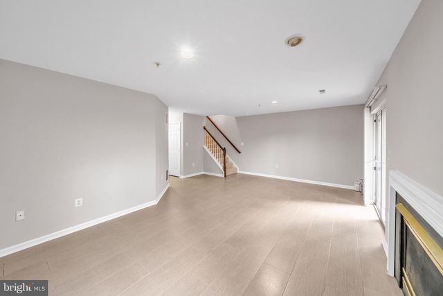 122 LONGPOINT WAY, Gaithersburg, MD 20878