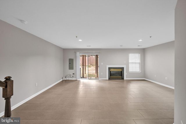 122 LONGPOINT WAY, Gaithersburg, MD 20878