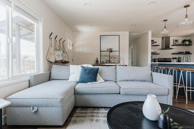 3805 Atascadero Dr, San Diego, CA 92107