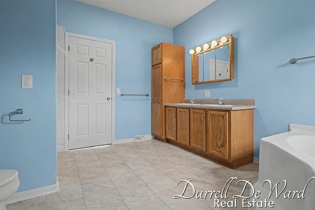 10221 Duncan Lake Avenue, Caledonia, MI 49316