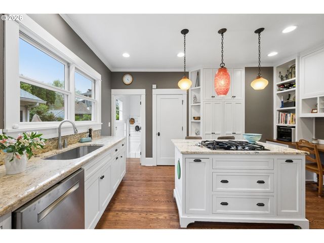 2436 Ne 44TH Ave, Portland, OR 97213