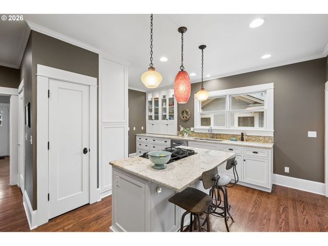 2436 Ne 44TH Ave, Portland, OR 97213