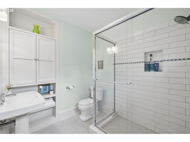 2436 Ne 44TH Ave, Portland, OR 97213