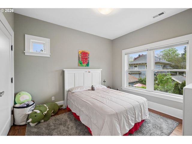 2436 Ne 44TH Ave, Portland, OR 97213