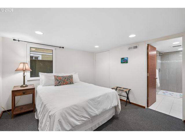 2436 Ne 44TH Ave, Portland, OR 97213