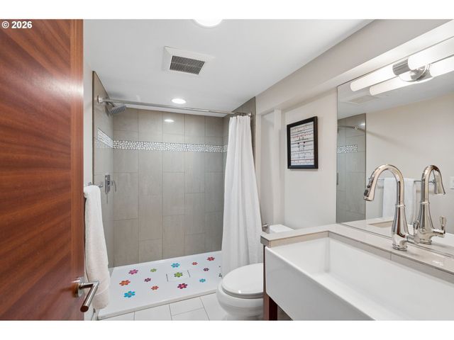 2436 Ne 44TH Ave, Portland, OR 97213